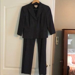 Women’s suit